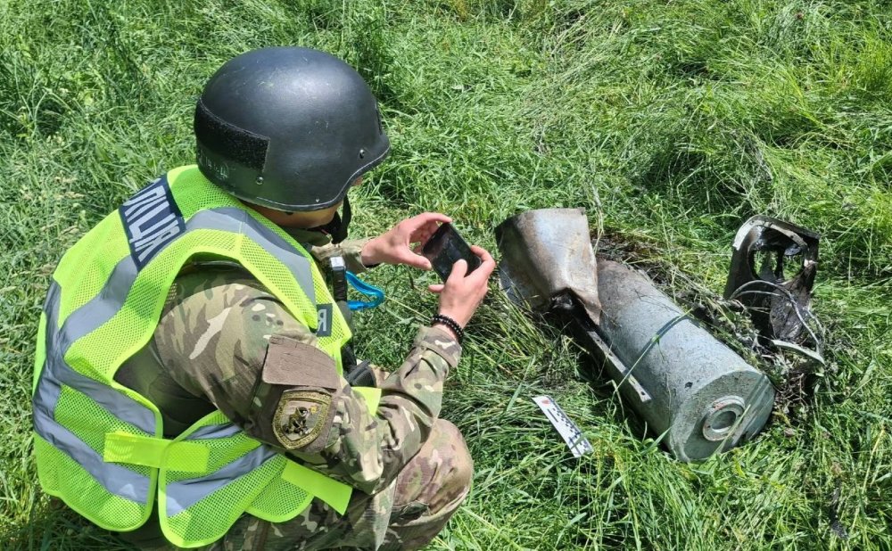 В Києві біля дороги виявили бойову частину російської «Герані» (ВІДЕО)