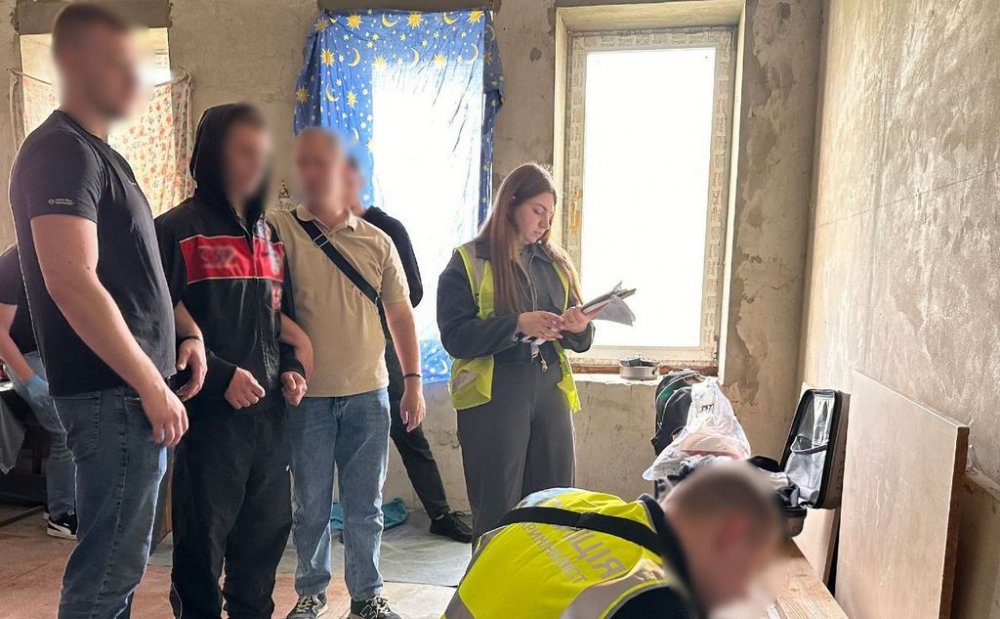 Заліз із пістолетом через вікно: у Києві затримали серійного грабіжника (ВІДЕО)
