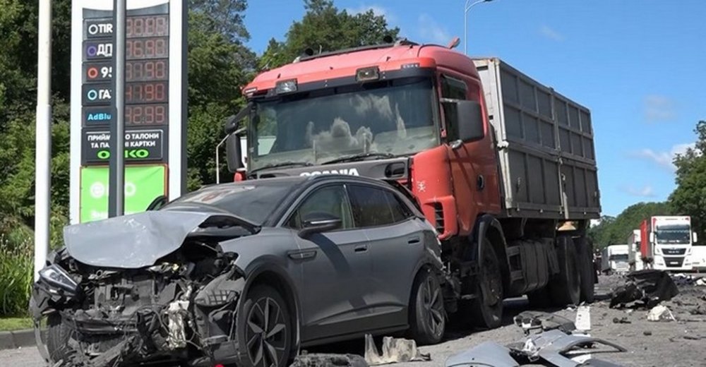 У ДТП, яка сталась у Вінницькому районі, зіткнулися 7 транспортних засобів (ВІДЕО)