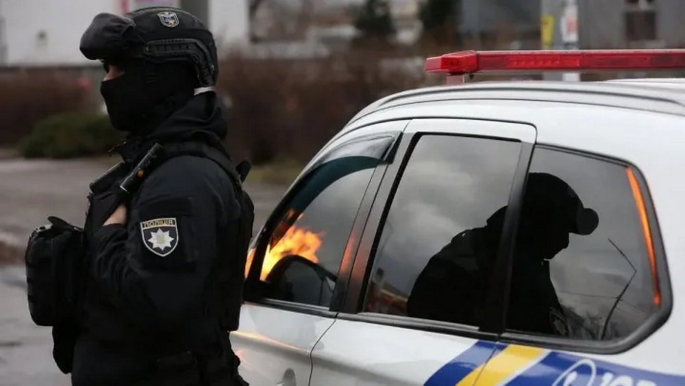 Жорстоке вбивство у столиці: п’ятеро осіб прив’язали до дерева випадкового перехожого та забили до смерті