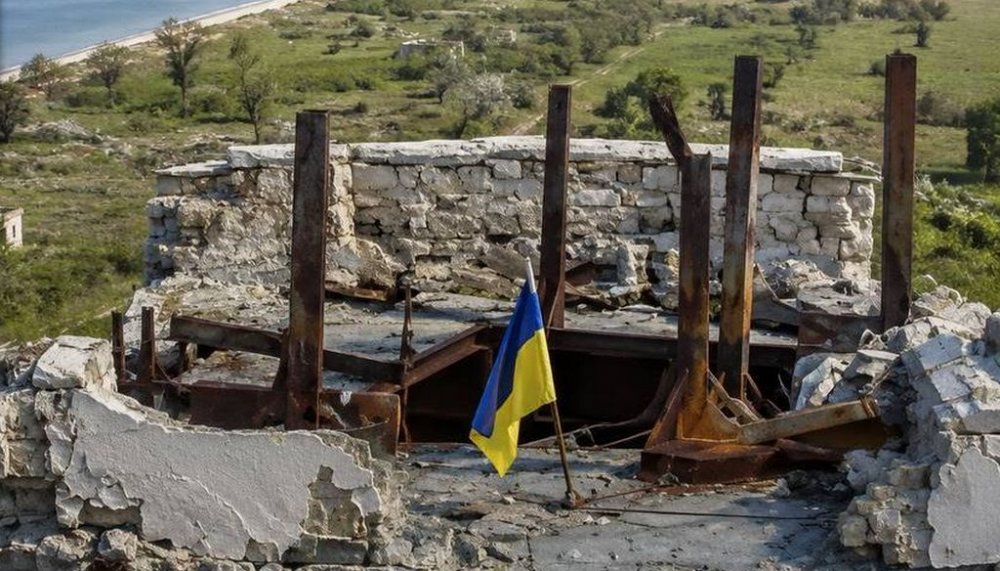 Над Кінбурнською косою замайорів синьо-жовтий прапор України (ВІДЕО)
