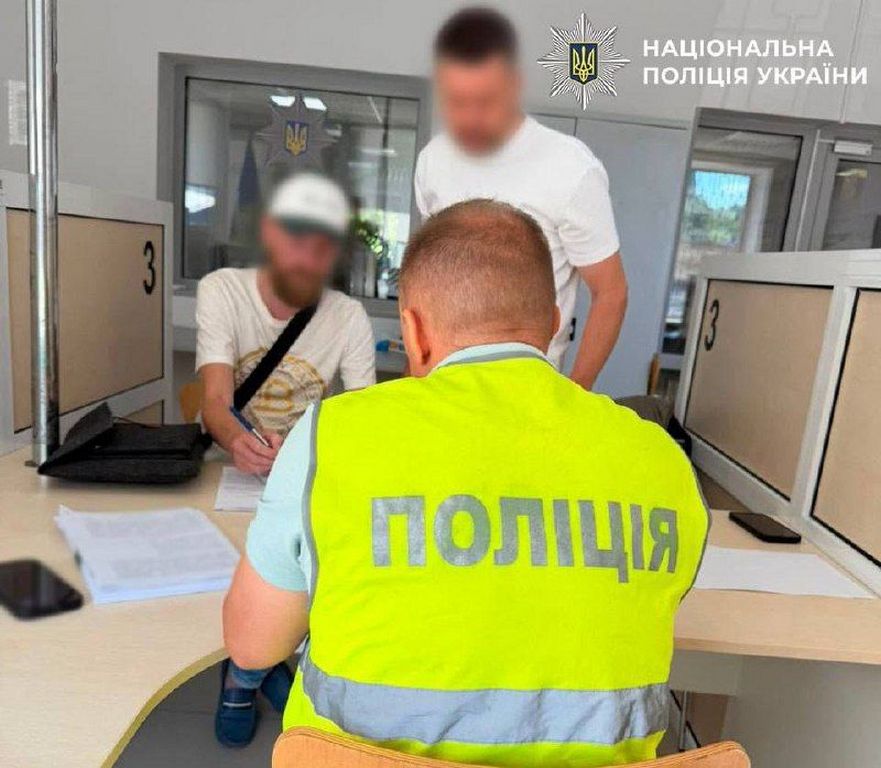 На столичних Теремках чоловік залишив собаку на балконі у спеку: тварина загинула (ФОТО)