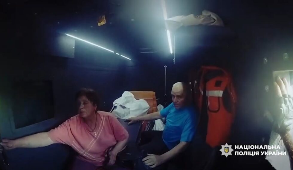 «Білі янголи» евакуювали вісьмох людей із прикордонних громад Сумщини (ВІДЕО)