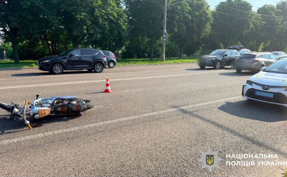 На Київщині мотоцикліст «наздогнав» позашляховик і загинув