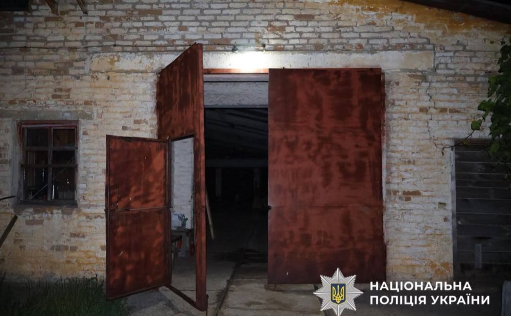 Відлупцював милицями: на Київщині сварка колег завершилася тяжкими травмами