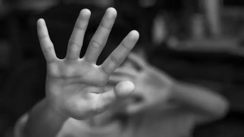 На Київщині двоє підлітків зґвалтували 16-річну дівчину: їм оголошено про підозри