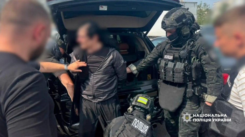 У Києві затримали громадянина Вірменії, який понад 20 років перебував у розшуку Інтерполу (ВІДЕО)