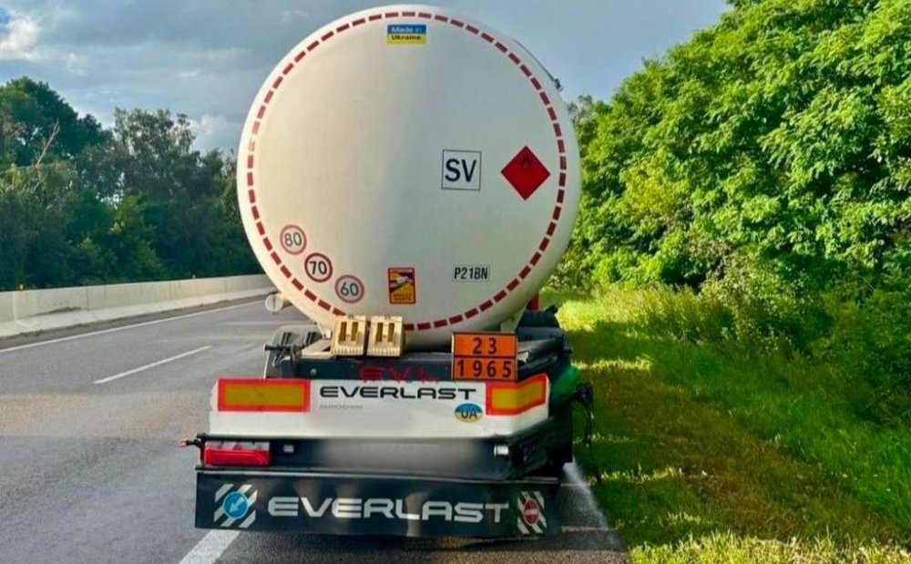 Смертельна ДТП на Київщині: водій Мercedes-Benz збив чоловіка на узбіччі