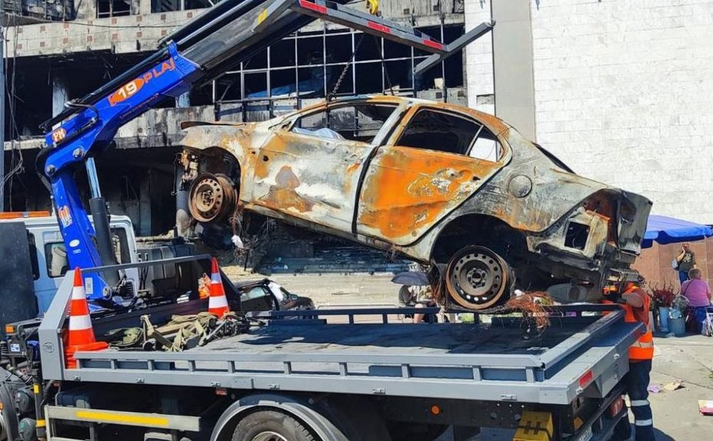 В Шевченківському районі столиці прибрали покинуті автівки та розповіли, як їх забрати (ФОТО)