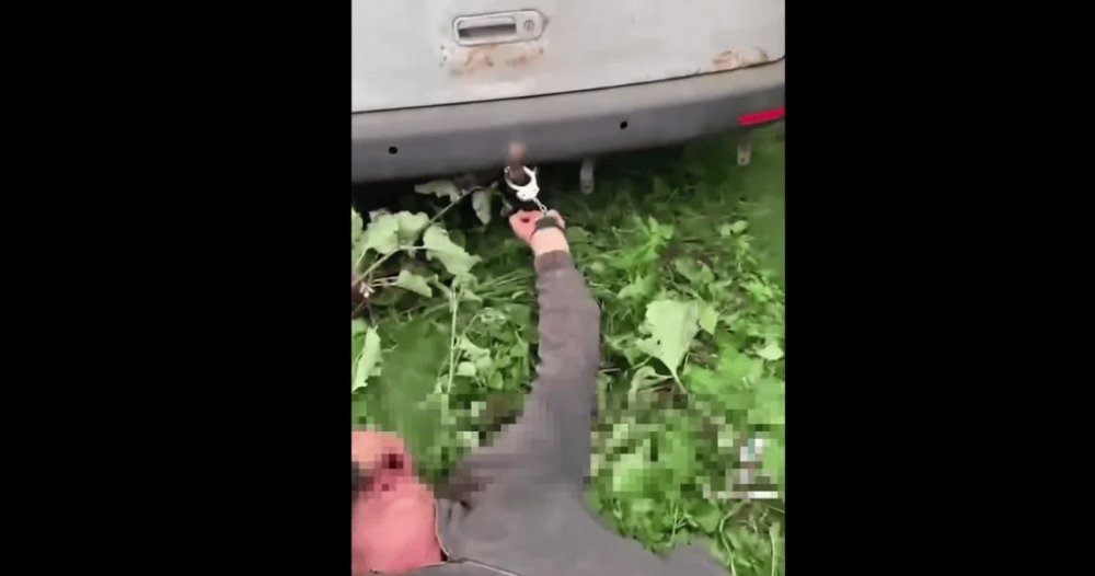 На Хмельниччині ТЦК прикували чоловіка наручниками до автомобіля (ВІДЕО)