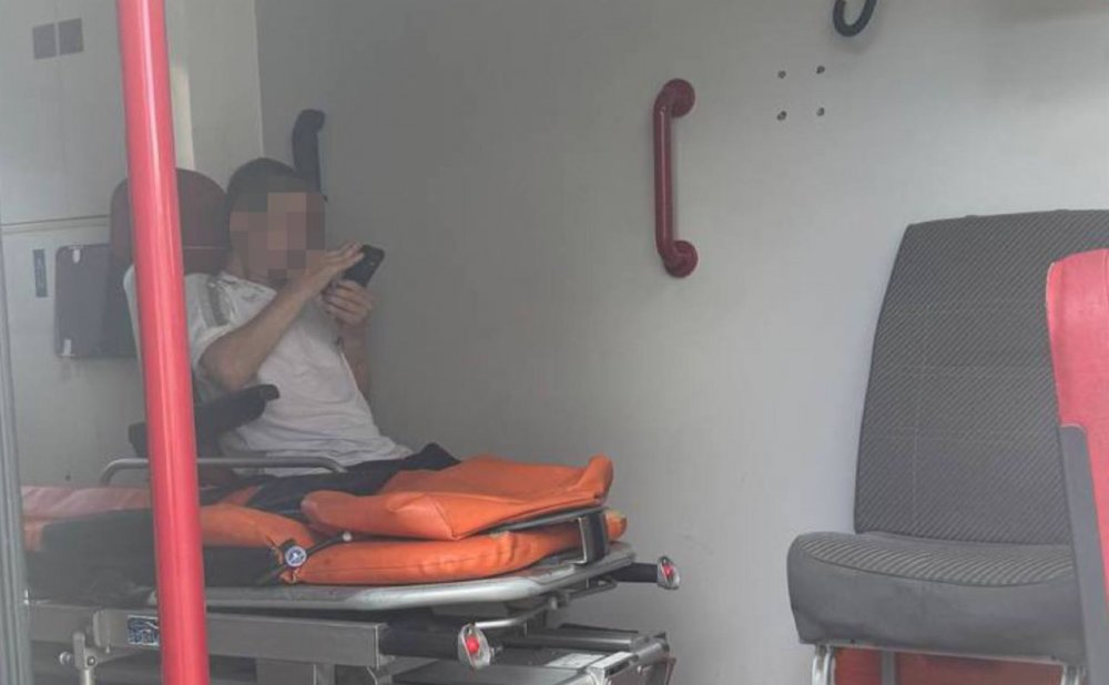 До київського ліцею увірвався неадекватний чоловік із кухонним тесаком (ФОТО)