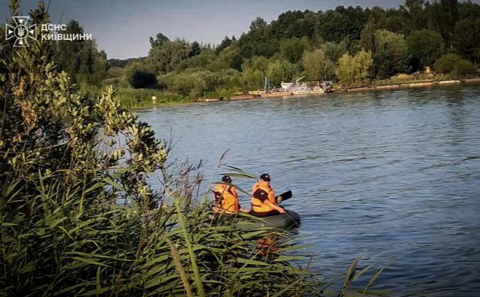 На Київщині з річки дістали тіло чоловіка