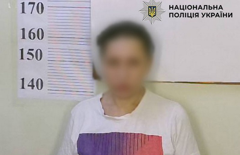 Поліцейські затримали киянку, яка через ревнощі до знайомого підпалила двері сусідці (ФОТО)