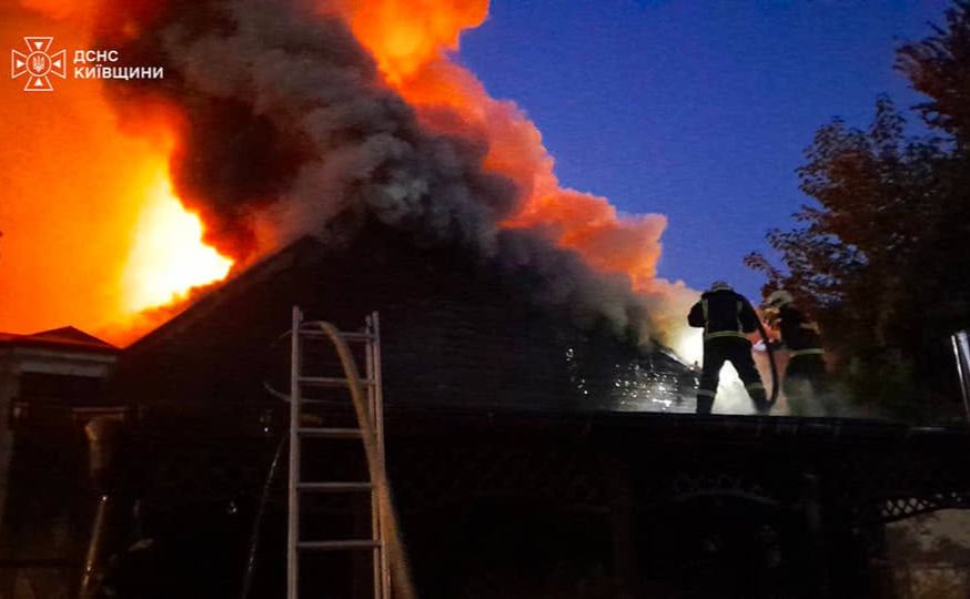 Під Києвом під час пожежі в приватному будинку знайшли тіло чоловіка (ФОТО)