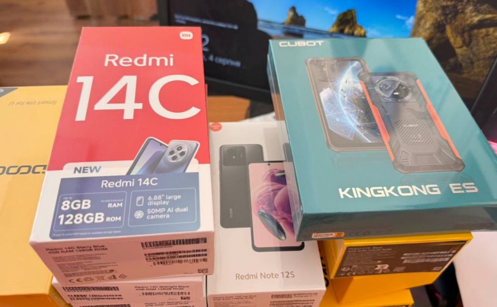 Техніка для фронту: Київська митниця передала 50 смартфонів зв’язківцям ССО (ФОТО)