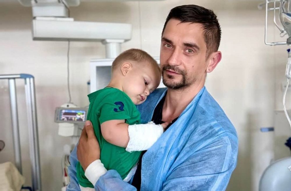 В Києві врятували дворічного хлопчика, якого вкусила змія