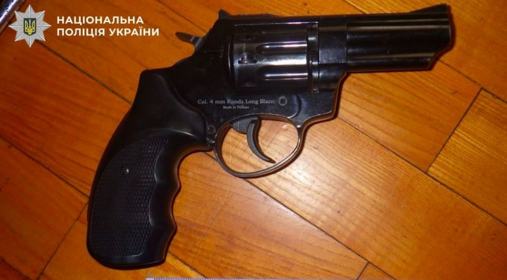 У Дніпровському районі киянин двічі вистрілив у свого товариша
