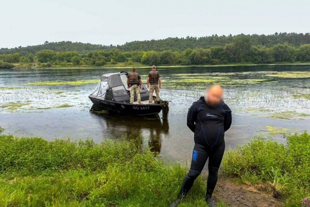 У ластах через Дністер: прикордонники затримали вінничанина, який намагався потрапити до Молдови (ВІДЕО)