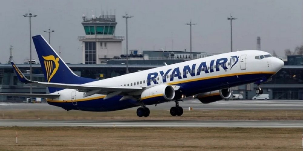 У Польщі літак вилетів раніше запланованого часу й залишив 130 пасажирів в аеропорту